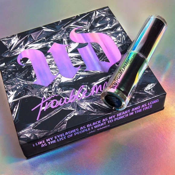 Urban Decay
2-Pc. Troublemaker Eyeshadow Palette & Mascara Set - Picture 16 of 16